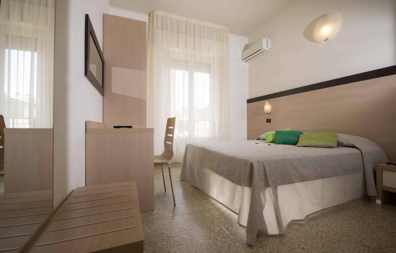 Hotel Veliero 里米尼 外观 照片