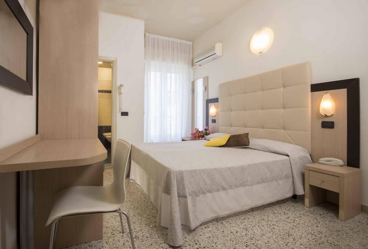 Hotel Veliero 里米尼 外观 照片