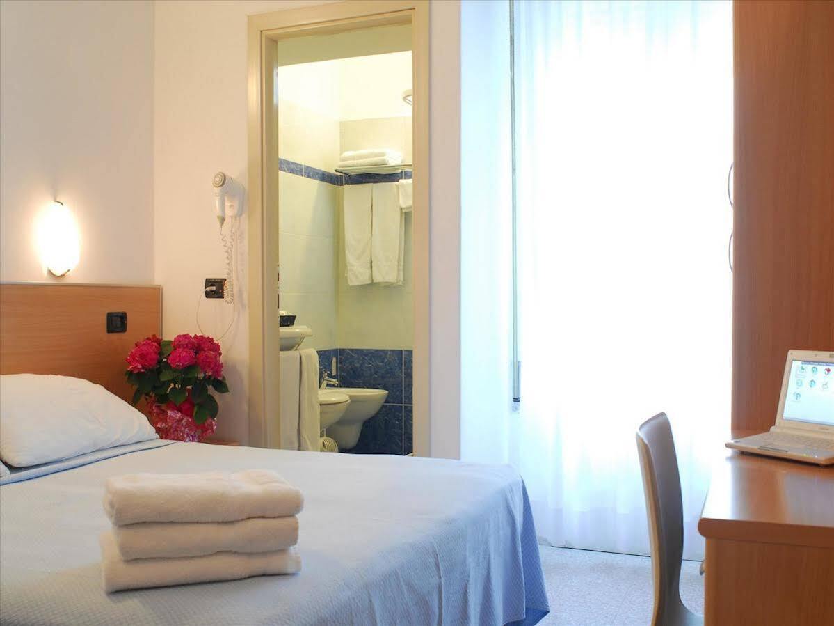 Hotel Veliero 里米尼 外观 照片